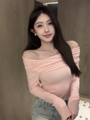 Real shot of early autumn pure lust style sexy Korean style chic slant collar off-shoulder slim slim pleated T-shirt top for women