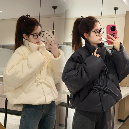 Actual shot of 2024 new down jacket for women, short, small, Korean version, loose and thickened hooded bread jacket