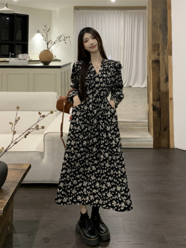 Real shot 2024 new retro printed dress French high-end black inner with small floral long skirt for women