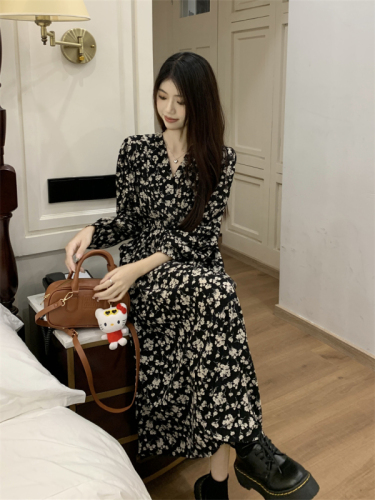 Real shot 2024 new retro printed dress French high-end black inner with small floral long skirt for women