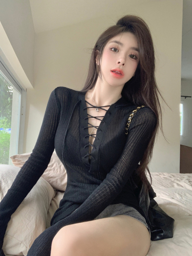 Hot girl sexy v-neck lace-up long-sleeved sweater for women autumn 2024 new slim-fitting see-through bottoming brown top