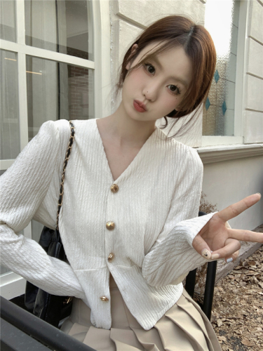 Actual shot of Korean style gentle retro French puff sleeve shirt, simple and versatile long-sleeved V-neck knitted cardigan jacket