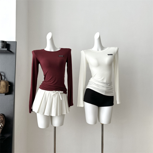 Chen Jianan's m1u furniture base is Angora red, which is hot this year!  American hot girl bottoming shirt