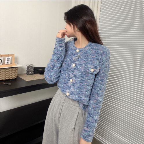 Real shot of Korean version of sweet colorful dot sweater jacket for women in autumn and winter new style lazy style fashionable knitted cardigan top