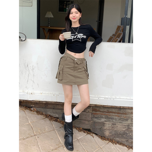 Real shot of retro high-waisted denim skirt, mini skirt and culottes for women, autumn new hot girl tight-fitting A-line hip-hugging workwear skirt