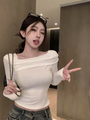 Real shot of early autumn pure lust style sexy Korean style chic slant collar off-shoulder slim slim pleated T-shirt top for women