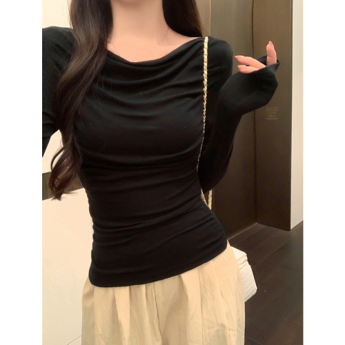 Real shot of one-shoulder black swing collar off-shoulder slim long-sleeved T-shirt for women in autumn and winter new temperament short top