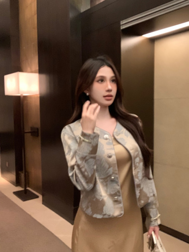 Actual shot of national style three-dimensional jacquard short coat with temperament, two-piece set for women, new autumn Chinese style high-end suit