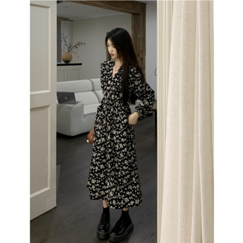 Real shot 2024 new retro printed dress French high-end black inner with small floral long skirt for women