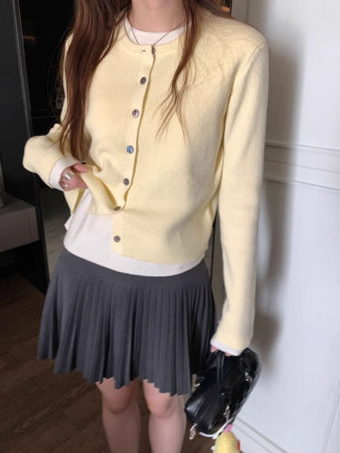 imxiang shepherd girl round neck fake two-piece sweater early spring contrasting color design short top