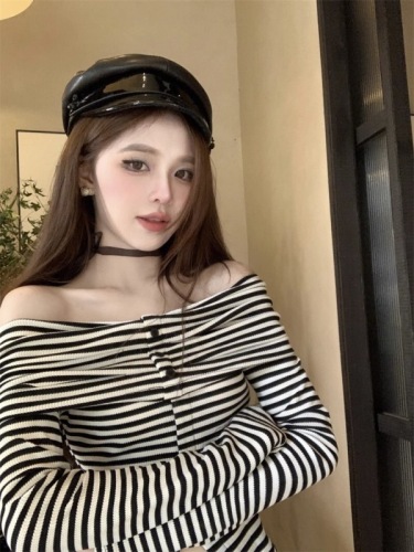 2024 new autumn striped one-shoulder slit knitted women's long-sleeved pure lust style slim slim T-shirt