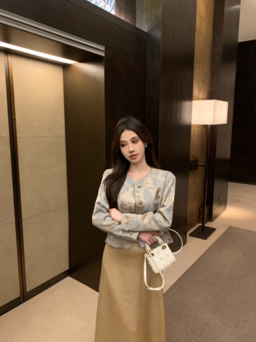 Actual shot of national style three-dimensional jacquard short coat with temperament, two-piece set for women, new autumn Chinese style high-end suit