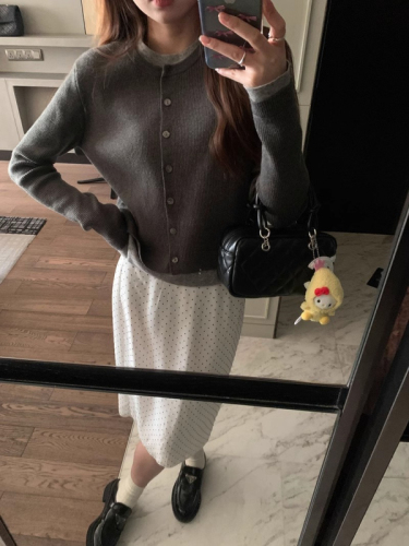 imxiang shepherd girl round neck fake two-piece sweater early spring contrasting color design short top