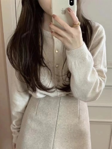 Pink knitted cardigan for women in spring and autumn gentle style raccoon velvet high-end short sweater jacket petite top