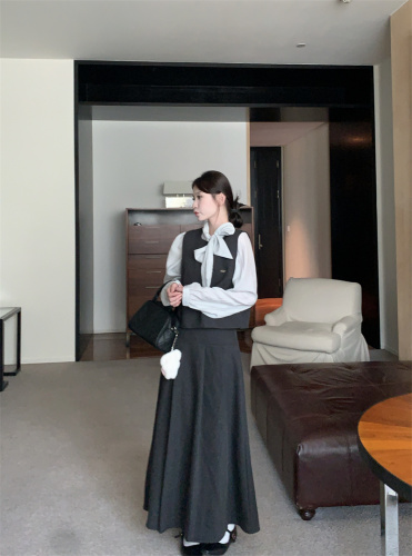 Actual shot ~ Korean style elegant bow shirt + slimming vest, versatile slimming skirt three-piece set