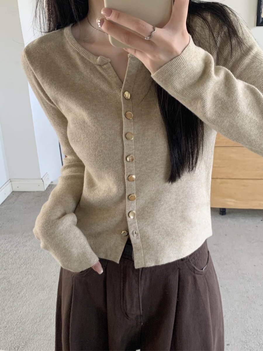 Retro Chic V-Neck Knit Cardigan 2024 Autumn/Winter Elegant Base Layer Top Women's Knit Outerwear Long Sleeve
