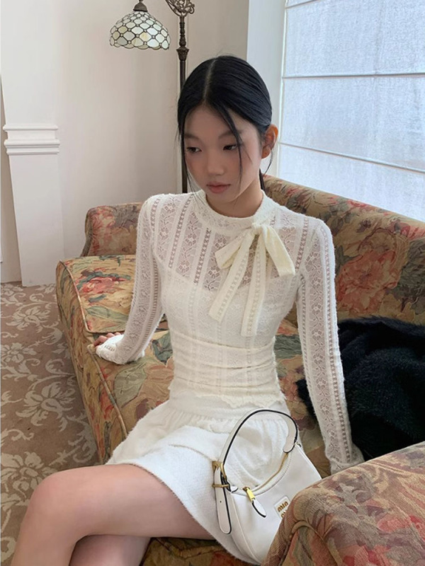 Lace-up bow long-sleeved round-neck lace bottoming shirt for women in autumn and winter gentle ballet style slim short inner top