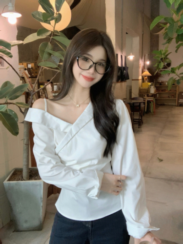 Actual shot of Korean design, elegant V-neck off-shoulder long-sleeved shirt for women, pleated waist slimming white shirt