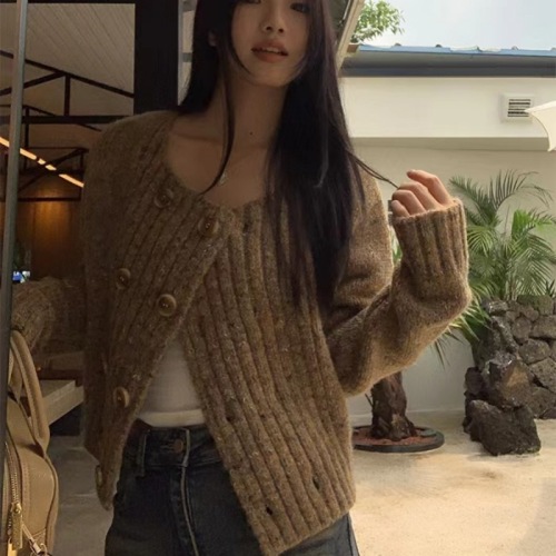 Knitted cardigan for women in autumn 2024 new design top with high-end sense and long-sleeved sweater jacket