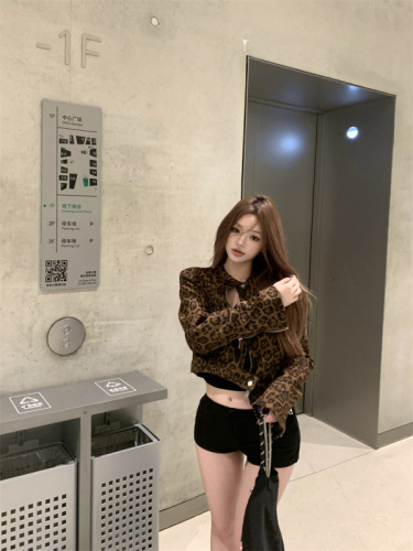 Real shot of temperament autumn and winter niche design short loose leopard print coat