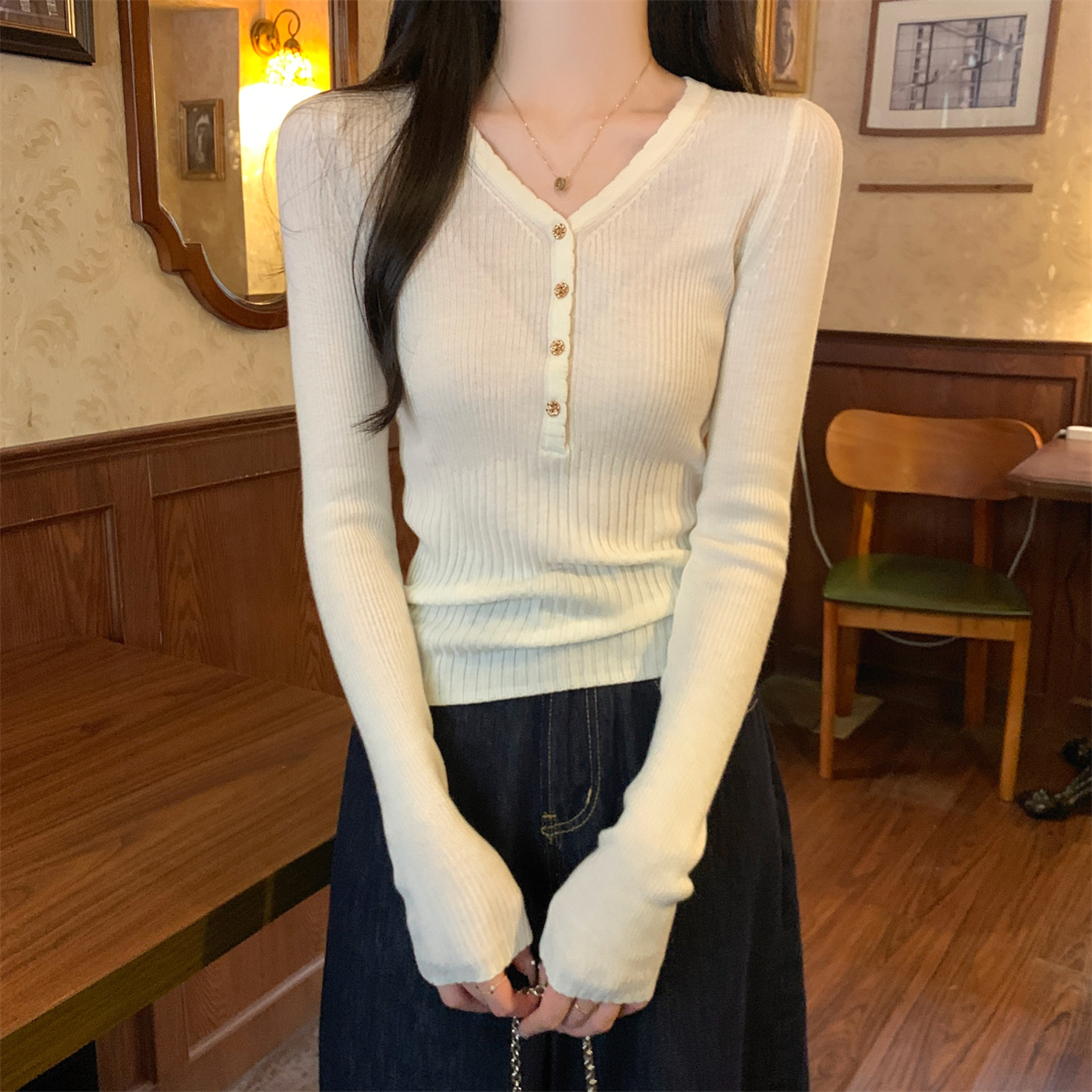 Actual shot of autumn and winter Korean style slim-fitting V-neck gold button temperament slimming 6 wool knitted bottoming shirt top