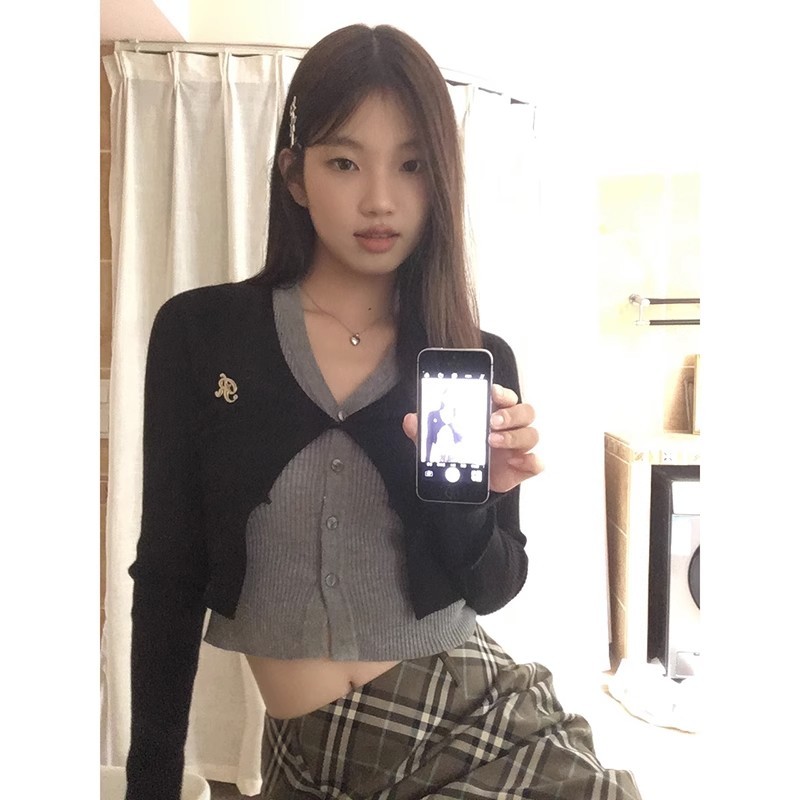 Fake two-piece sweater women's new autumn bottoming top long-sleeved v-neck short sweater cardigan