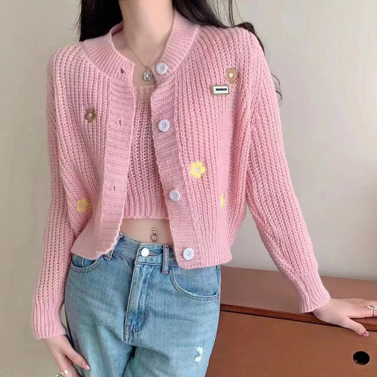 Small man's age-reducing spring and autumn new gentle style and sweet style Internet celebrity short knitted sweater cardigan suspender two-piece set