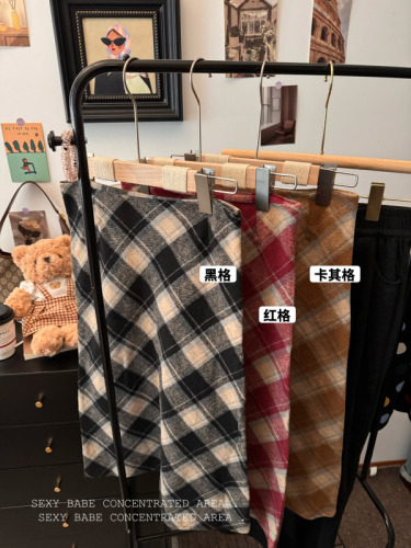 Real shot of plaid retro plaid woolen skirt for women in autumn and winter hot girl temperament high waist A-line hip skirt