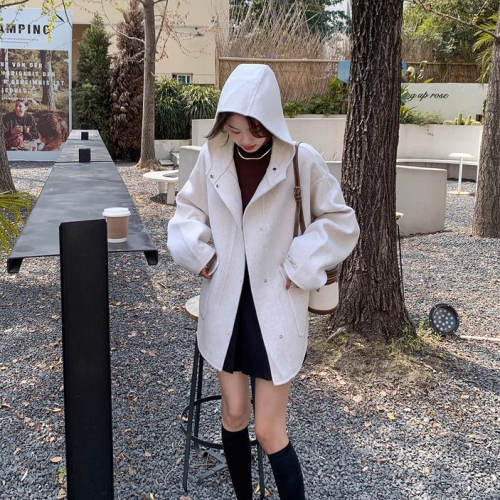 2024 autumn and winter Hepburn style fashionable design solid color coat Korean style new simple small woolen coat for women