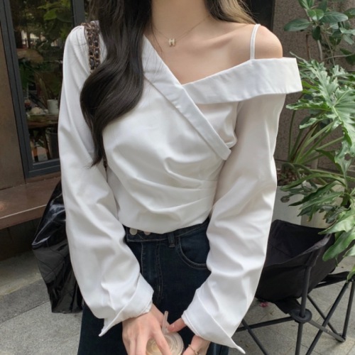 Actual shot of Korean design, elegant V-neck off-shoulder long-sleeved shirt for women, pleated waist slimming white shirt