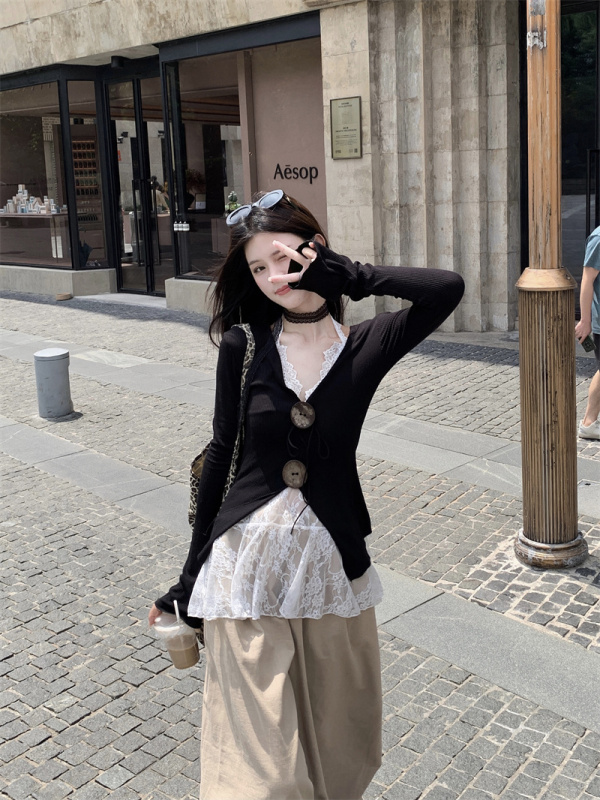 Early autumn waist-cinching slimming slightly flared sleeves slit top + lace bottoming halterneck skirt + wide-leg pants!