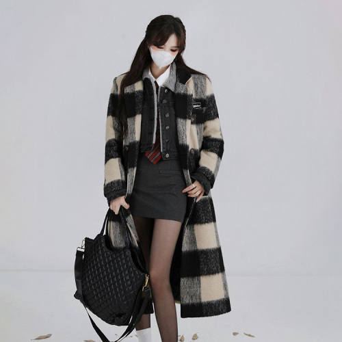 Black and white plaid coat women's mid-length 2024 autumn and winter new Korean style Hepburn style thickened woolen coat for small people