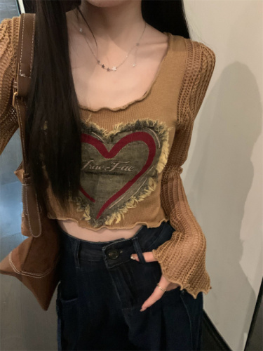 Actual shot of early autumn Korean version slimming embroidered love patch U-neck short bottoming shirt long-sleeved T-shirt