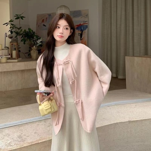 Pink little people's popular woolen coat women's short style this year 2024 autumn and winter new style new Chinese style milk fufu top