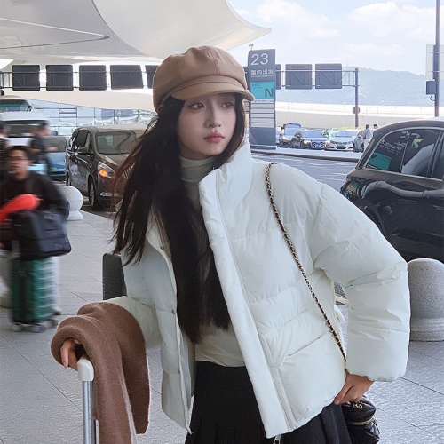 Actual shot of 2024 new down jacket for women, short stand collar, Korean style college style thickened bread coat and cotton jacket