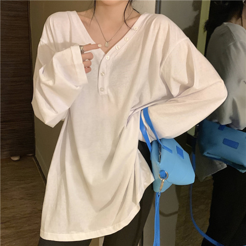 Official photo of colorful cotton pull-up V-neck button-down long-sleeved T-shirt top for women with loose design and loose bottoming shirt