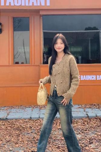 Knitted cardigan for women in autumn 2024 new design top with high-end sense and long-sleeved sweater jacket