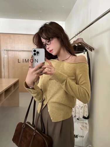 THE LEMON lemon green tea design, lazy slanted shoulder slit sweater, autumn long-sleeved solid color top