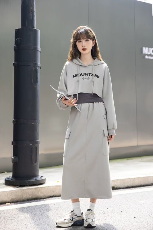 XinmonLee this year's popular high-end hooded sweatshirt women's autumn casual workwear skirt three-piece suit