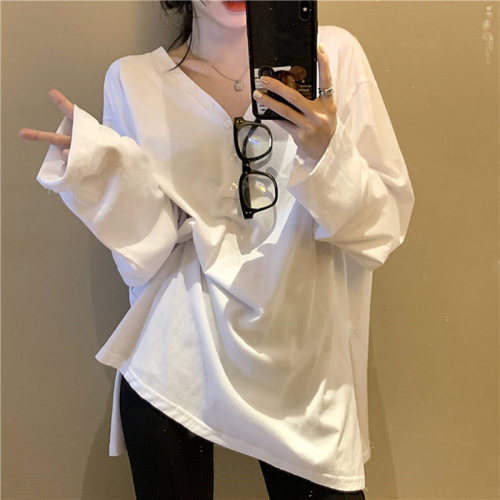 Official photo of colorful cotton pull-up V-neck button-down long-sleeved T-shirt top for women with loose design and loose bottoming shirt