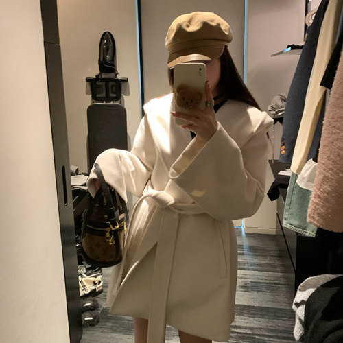 French style white hooded woolen coat for women in autumn and winter, ladylike light and mature style, high-end cape coat