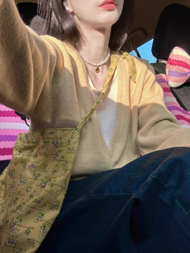 Yellow contrasting color block V-neck women's early autumn loose lazy design sense niche knitted sweater top