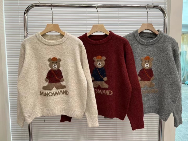 BB's new autumn and winter Korean style loose round neck pullover sweater for women with bear embroidery sweater with long sleeves and soft waxy outer wear
