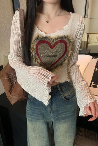 Actual shot of early autumn Korean version slimming embroidered love patch U-neck short bottoming shirt long-sleeved T-shirt