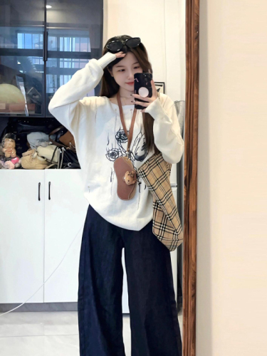 French-style chic hollow-out ripped crewneck long-sleeved sweater women's autumn new loose-fit slimming versatile knit top