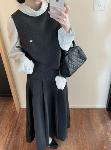 Actual shot ~ Korean style elegant bow shirt + slimming vest, versatile slimming skirt three-piece set