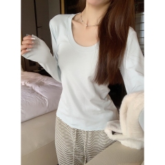 Actual shot of autumn and winter Korean style u-neck simple and versatile slim cotton long-sleeved inner bottoming T-shirt top for women