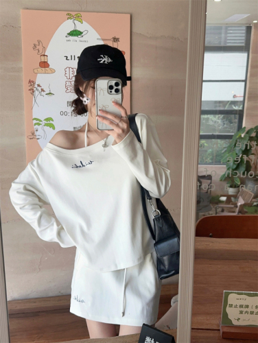 Actual shot ~ Korean style casual embroidered off-shoulder loose slimming long-sleeved T-shirt + high-waisted slimming drawstring skirt