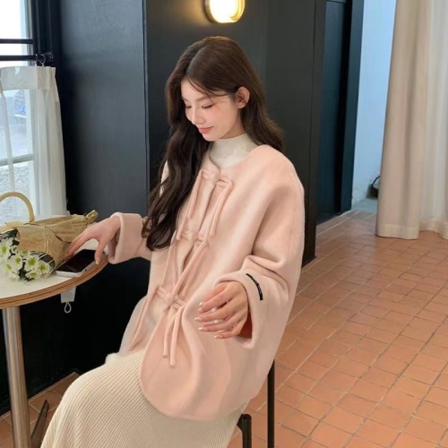 Pink little people's popular woolen coat women's short style this year 2024 autumn and winter new style new Chinese style milk fufu top