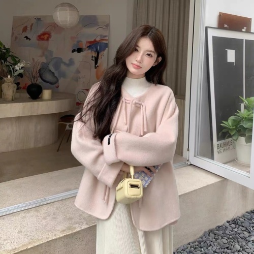 Pink little people's popular woolen coat women's short style this year 2024 autumn and winter new style new Chinese style milk fufu top